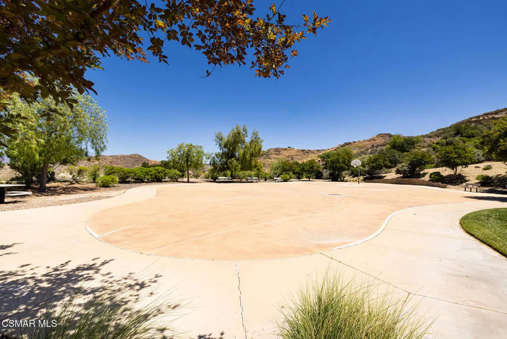 29047 Ironwood Lane, Saugus, California 91390 home-pic-37