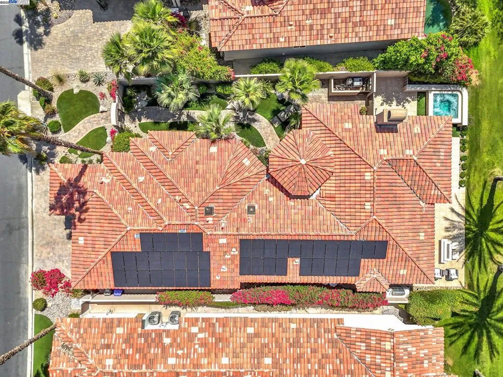 351 Tomahawk Dr, Palm Desert, California 92211 home-pic-57