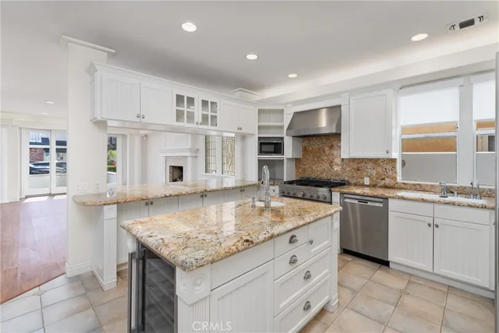 327 Amethyst Avenue, Newport Beach, California 92662