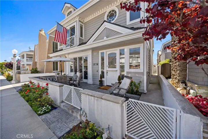 327 Amethyst Avenue, Newport Beach, California 92662