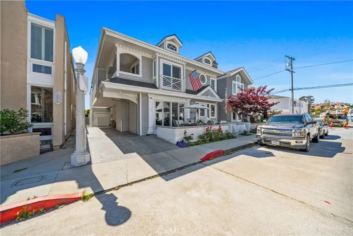 327 Amethyst Avenue, Newport Beach, California 92662