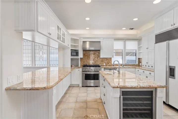 327 Amethyst Avenue, Newport Beach, California 92662