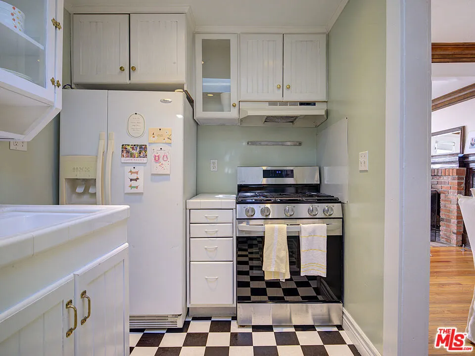 1208 Cabrillo Avenue, Venice, California 90291 home-pic-6