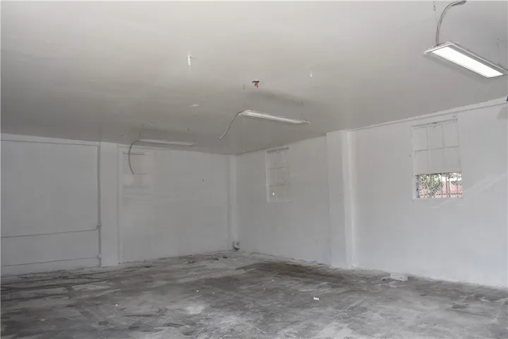 6400 S Broadway, Los Angeles, California 90003