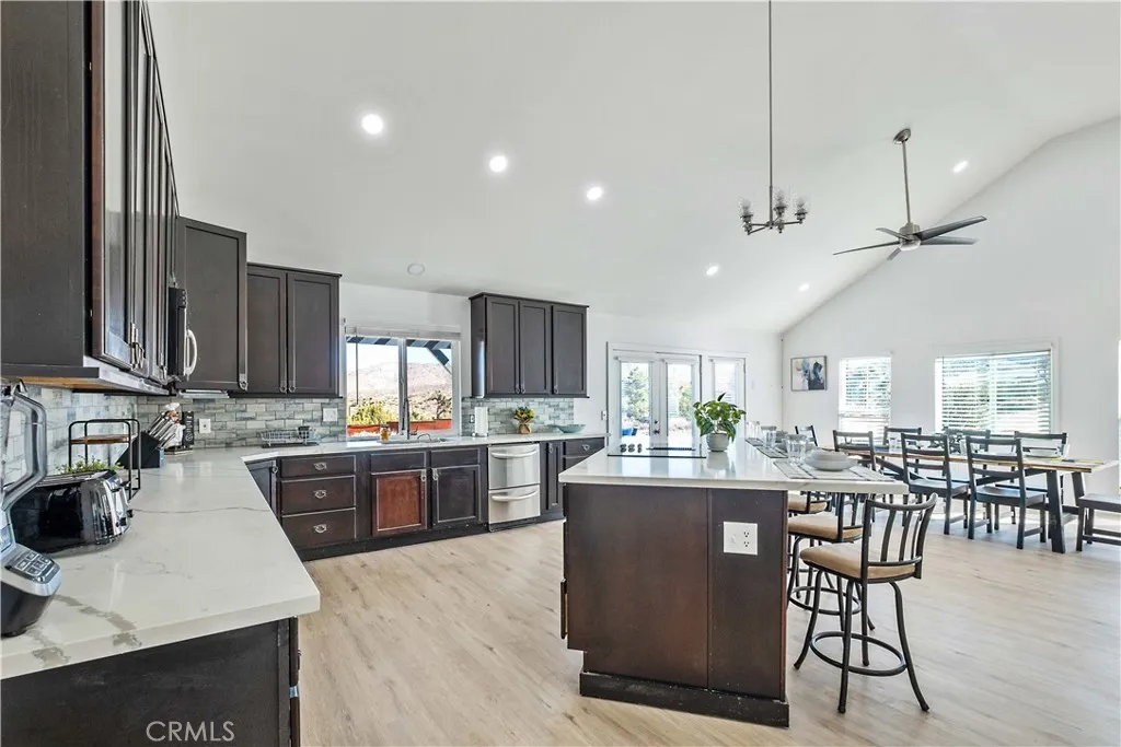 9255 Fortuna Avenue, Yucca Valley, California 92284 home-pic-4