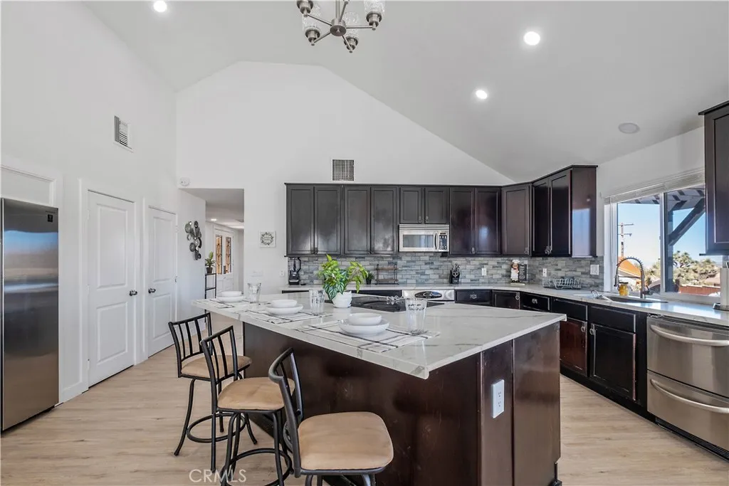 9255 Fortuna Avenue, Yucca Valley, California 92284 home-pic-0