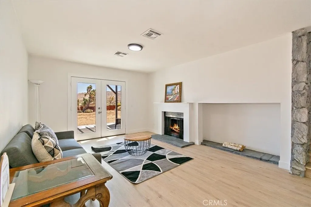 9255 Fortuna Avenue, Yucca Valley, California 92284 home-pic-18