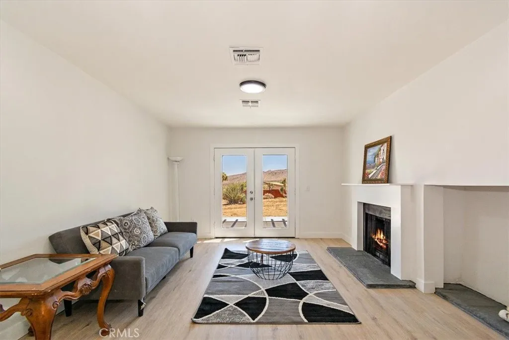 9255 Fortuna Avenue, Yucca Valley, California 92284 home-pic-19