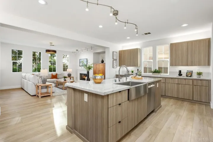Eat-in Kitchen