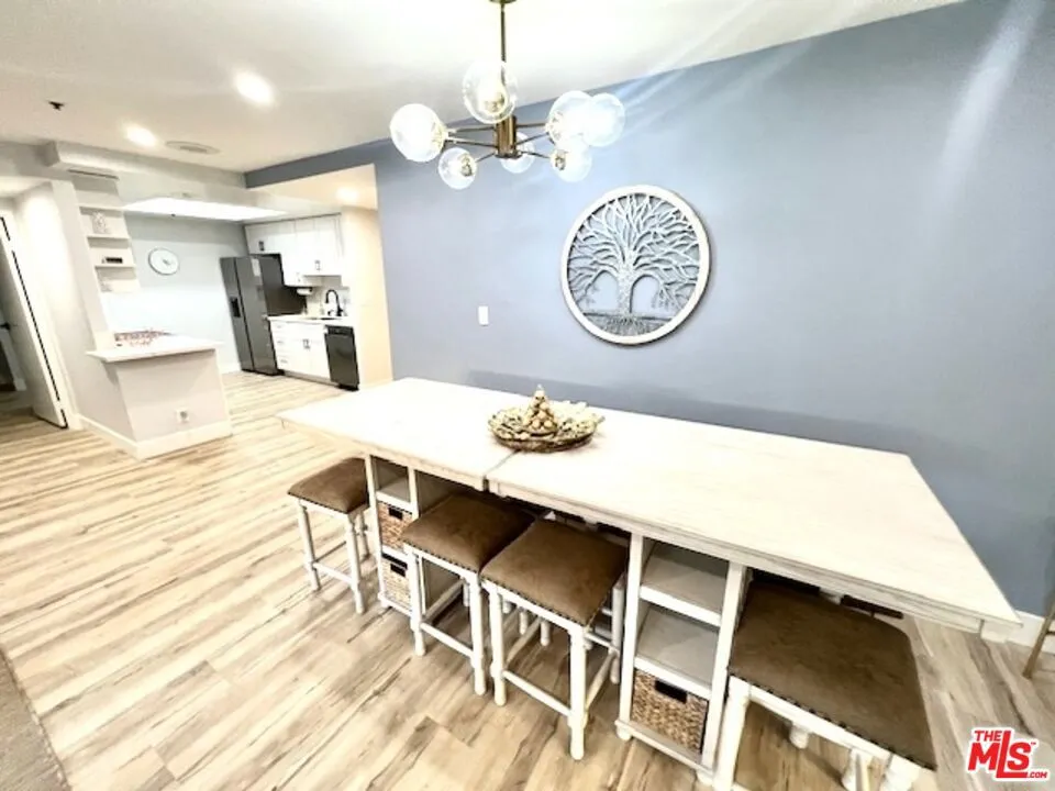 727 S Ardmore Avenue 108, Los Angeles, California 90005 home-pic-4