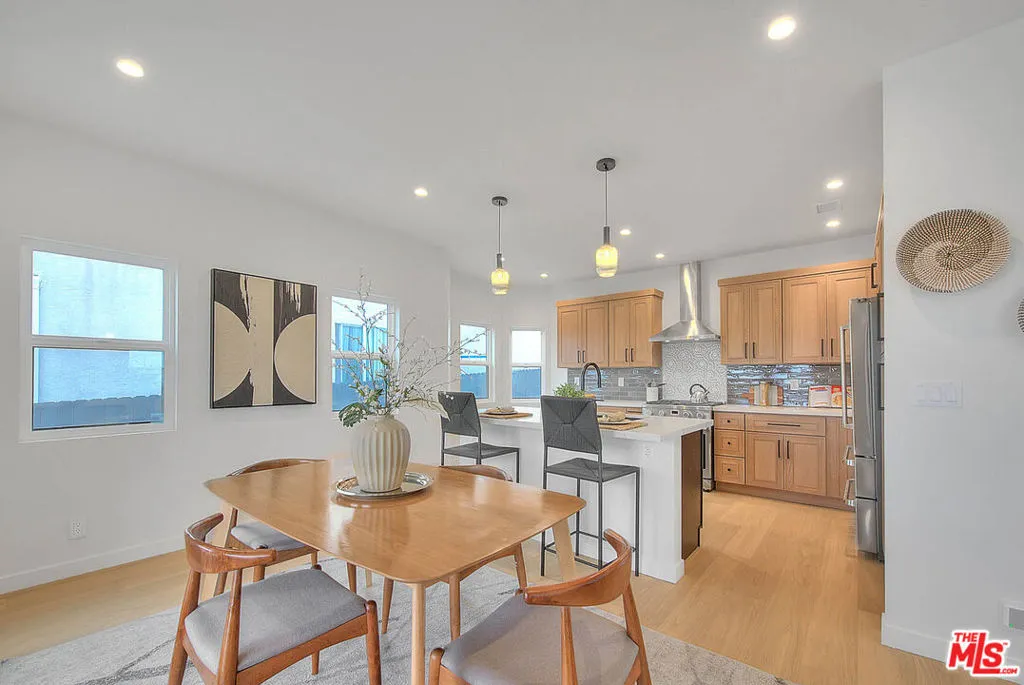 3424 W 76th Street, Los Angeles, California 90043 home-pic-17