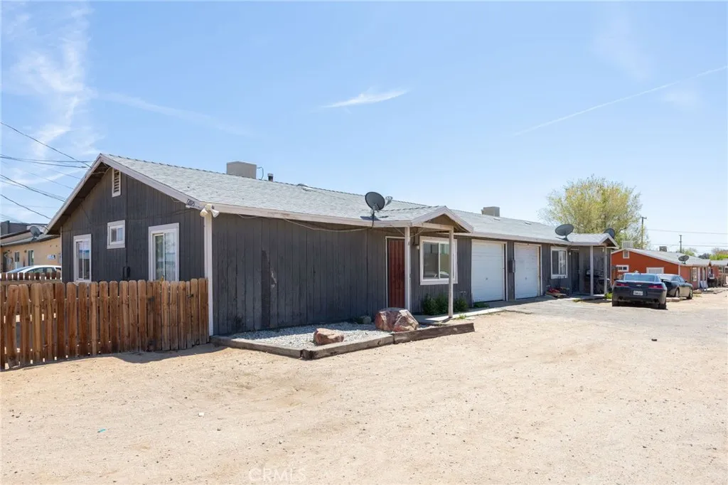 12023 Chamberlaine Way, Adelanto, California 92301 home-pic-16