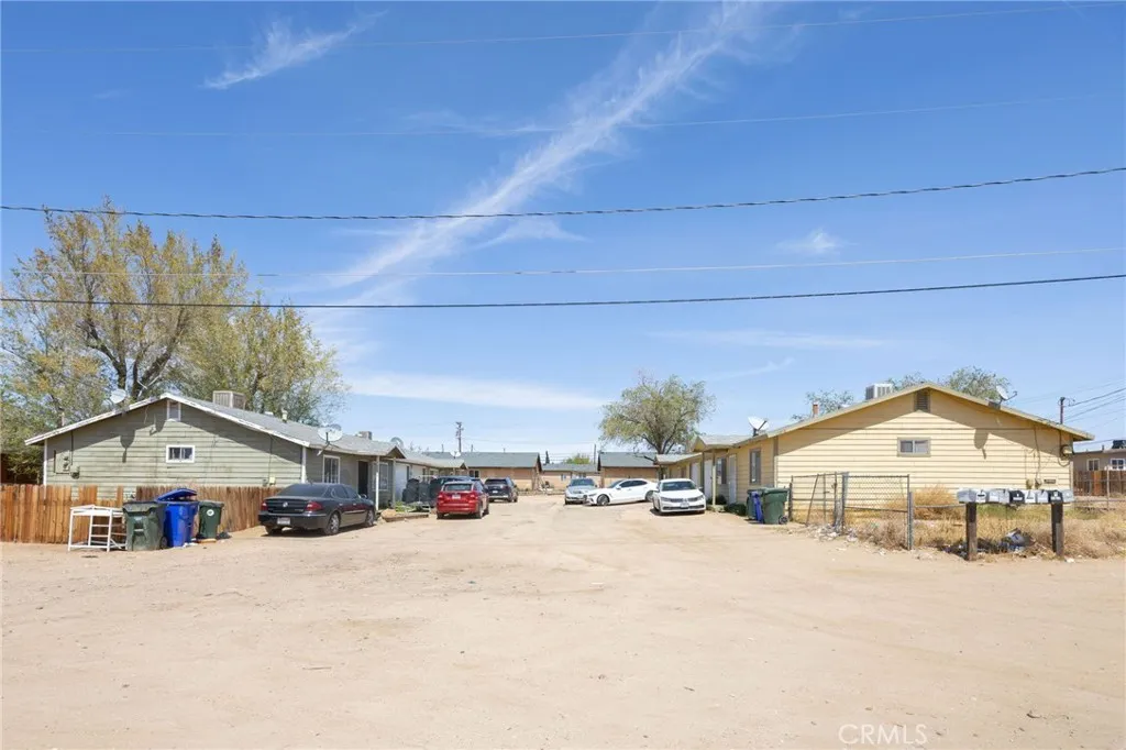 12023 Chamberlaine Way, Adelanto, California 92301 home-pic-8