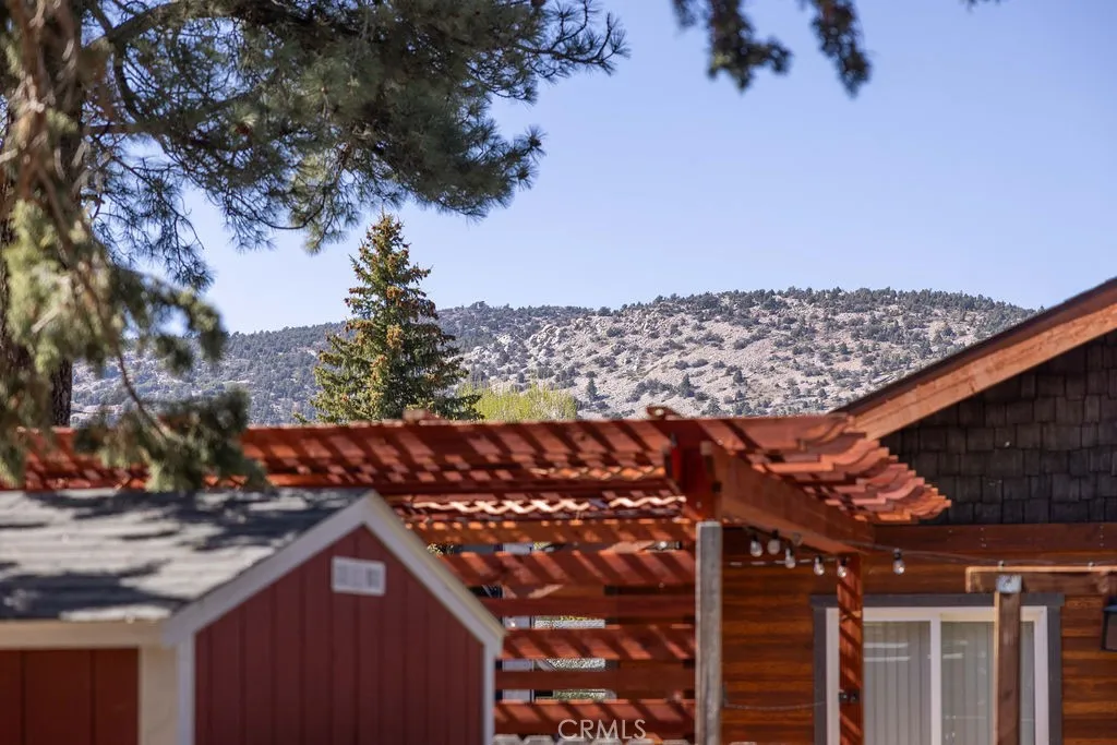 817 E Mountain View Boulevard, Big Bear City, California 92314 home-pic-2