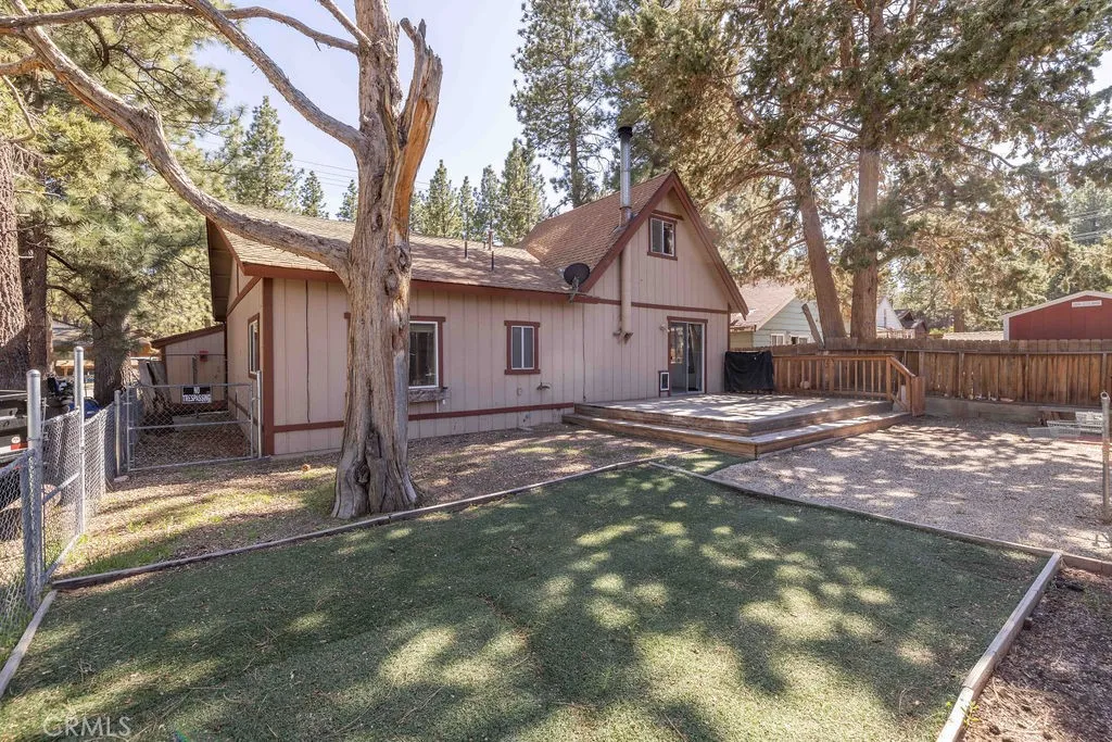 817 E Mountain View Boulevard, Big Bear City, California 92314 home-pic-3