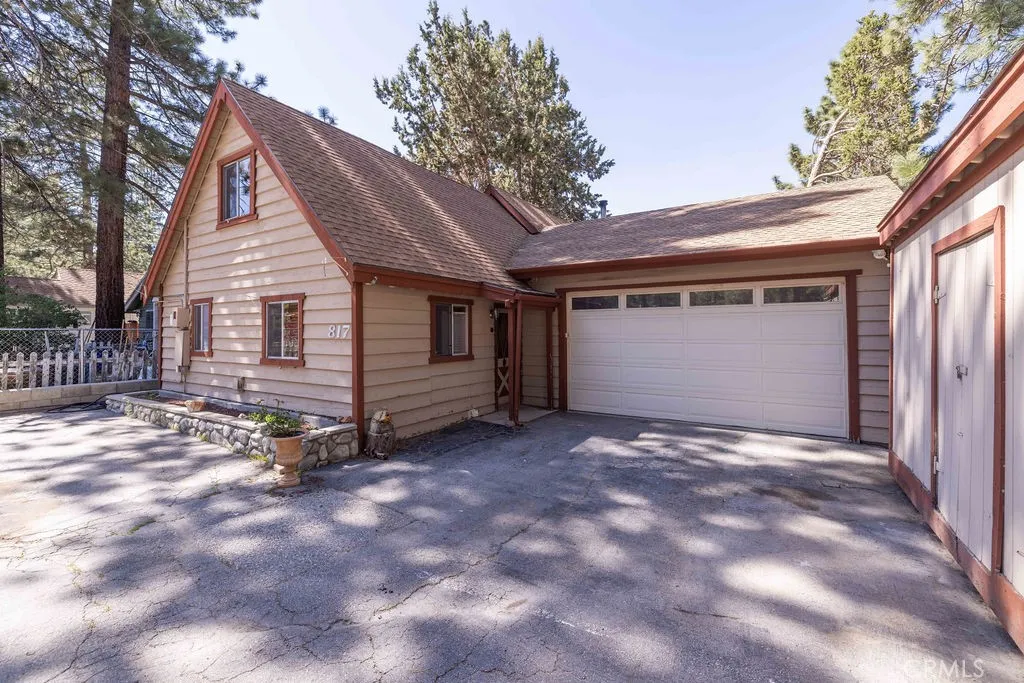 817 E Mountain View Boulevard, Big Bear City, California 92314 home-pic-0