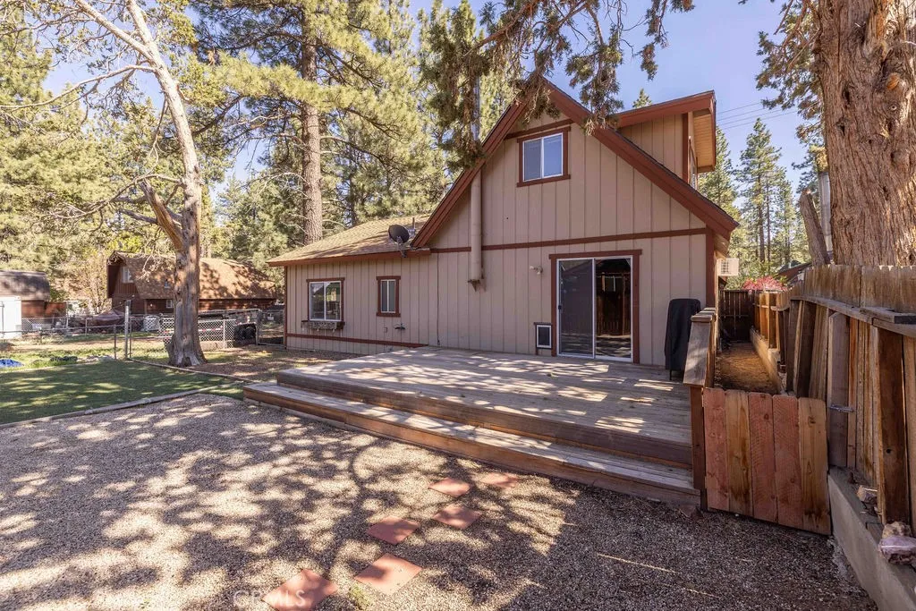 817 E Mountain View Boulevard, Big Bear City, California 92314 home-pic-1