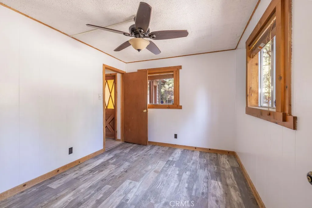 817 E Mountain View Boulevard, Big Bear City, California 92314 home-pic-18
