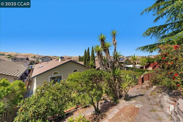 Breathtaking Views and Ultimate Privacy at the Top of the Lot