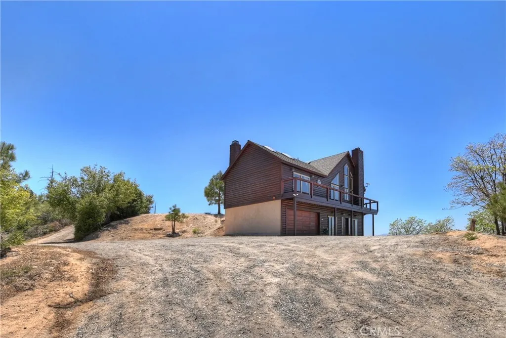 175 N Trails End Road, Green Valley Lake, California 92341 home-pic-58