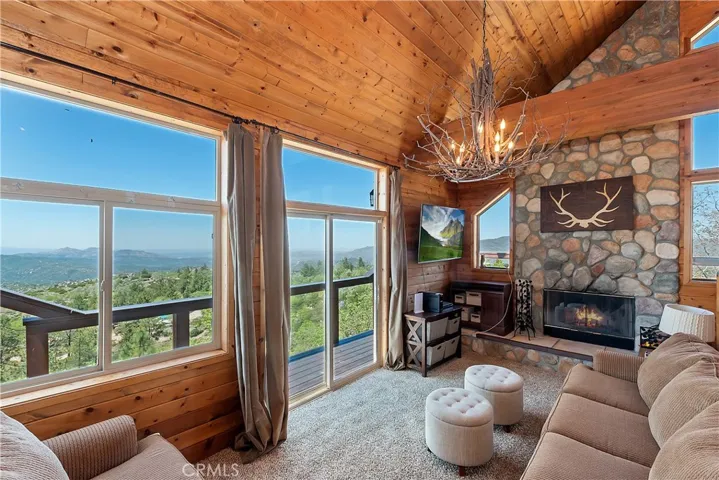 More Amazing Views!
Fire in the fireplace is digitally added