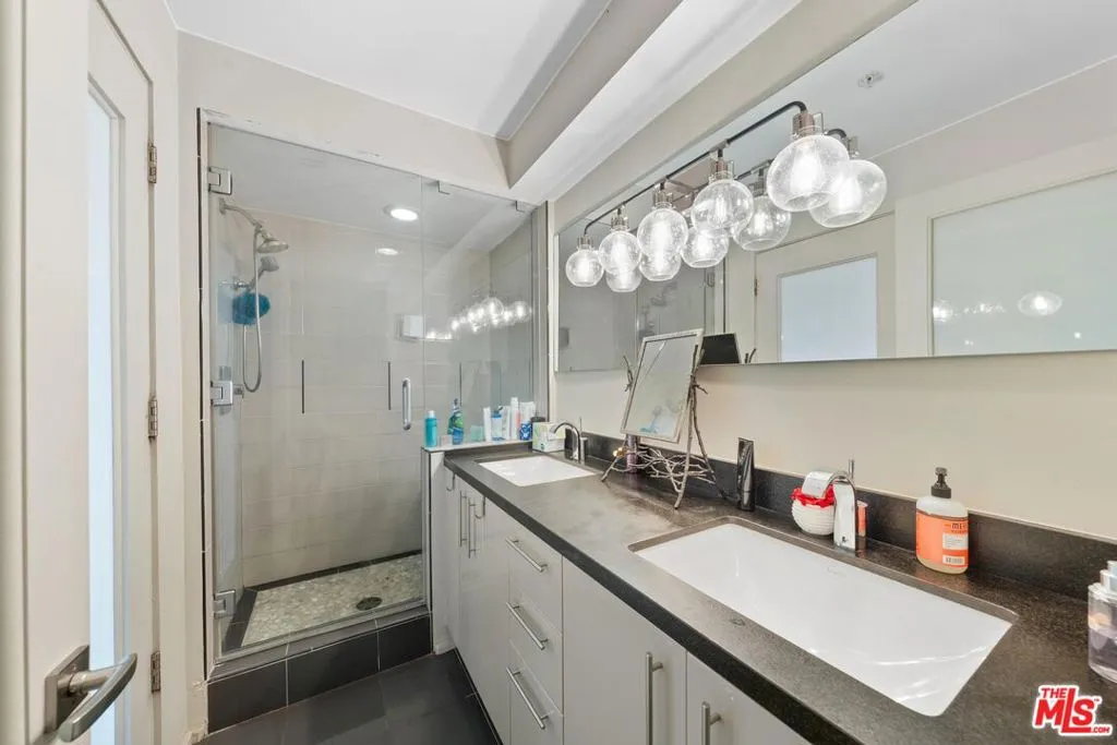 8703 W West Knoll Drive 101, West Hollywood, California 90069 home-pic-18