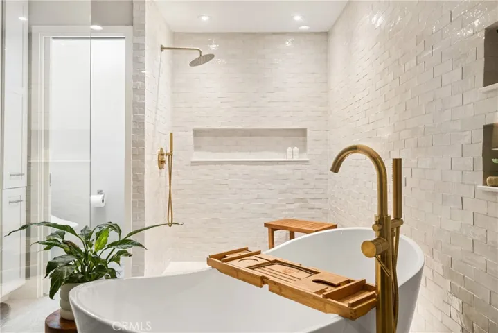 20402 Seven Seas Lane, Huntington Beach, California 92646