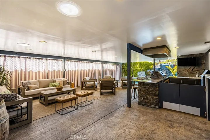 20402 Seven Seas Lane, Huntington Beach, California 92646