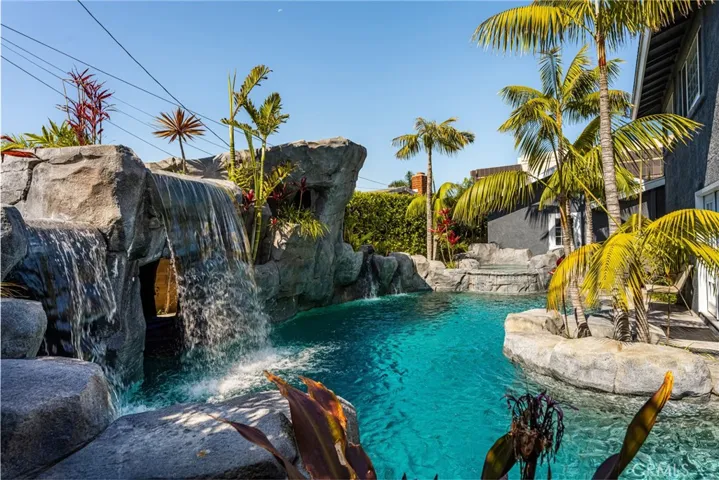 20402 Seven Seas Lane, Huntington Beach, California 92646
