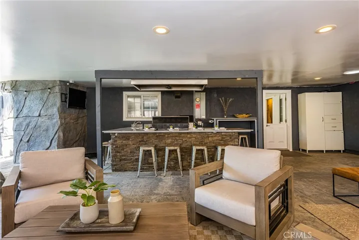 20402 Seven Seas Lane, Huntington Beach, California 92646
