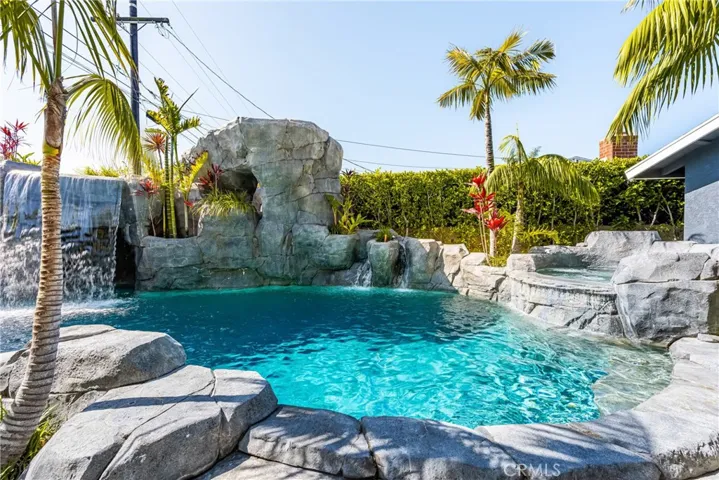 20402 Seven Seas Lane, Huntington Beach, California 92646
