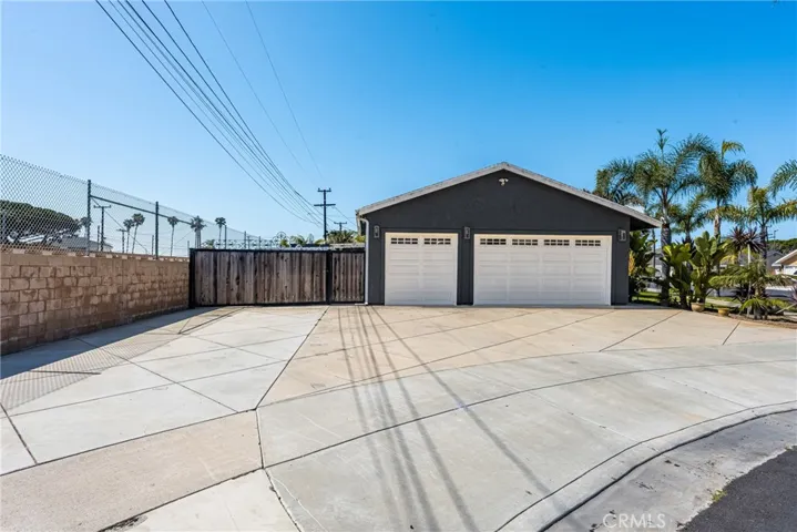 20402 Seven Seas Lane, Huntington Beach, California 92646