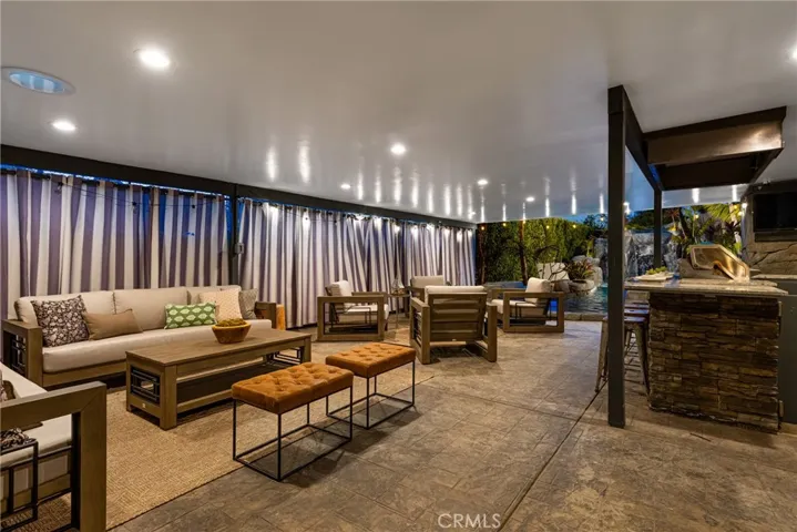 20402 Seven Seas Lane, Huntington Beach, California 92646