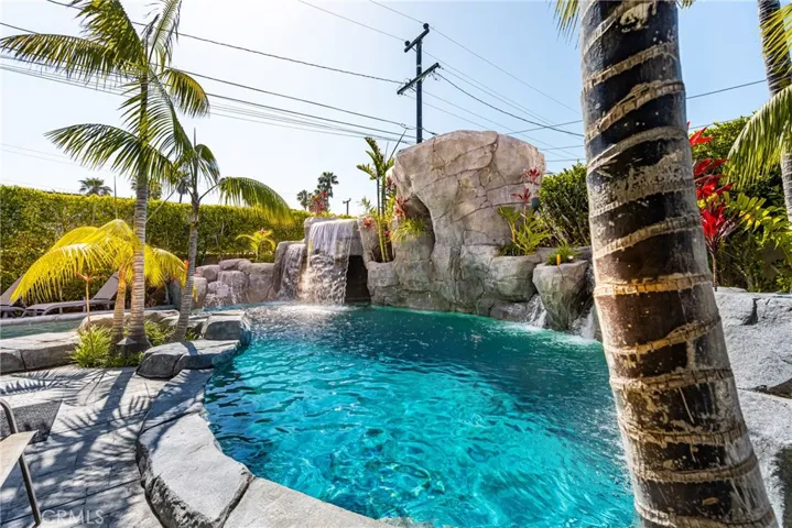 20402 Seven Seas Lane, Huntington Beach, California 92646
