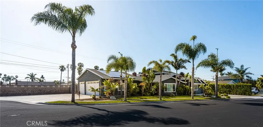 20402 Seven Seas Lane, Huntington Beach, California 92646