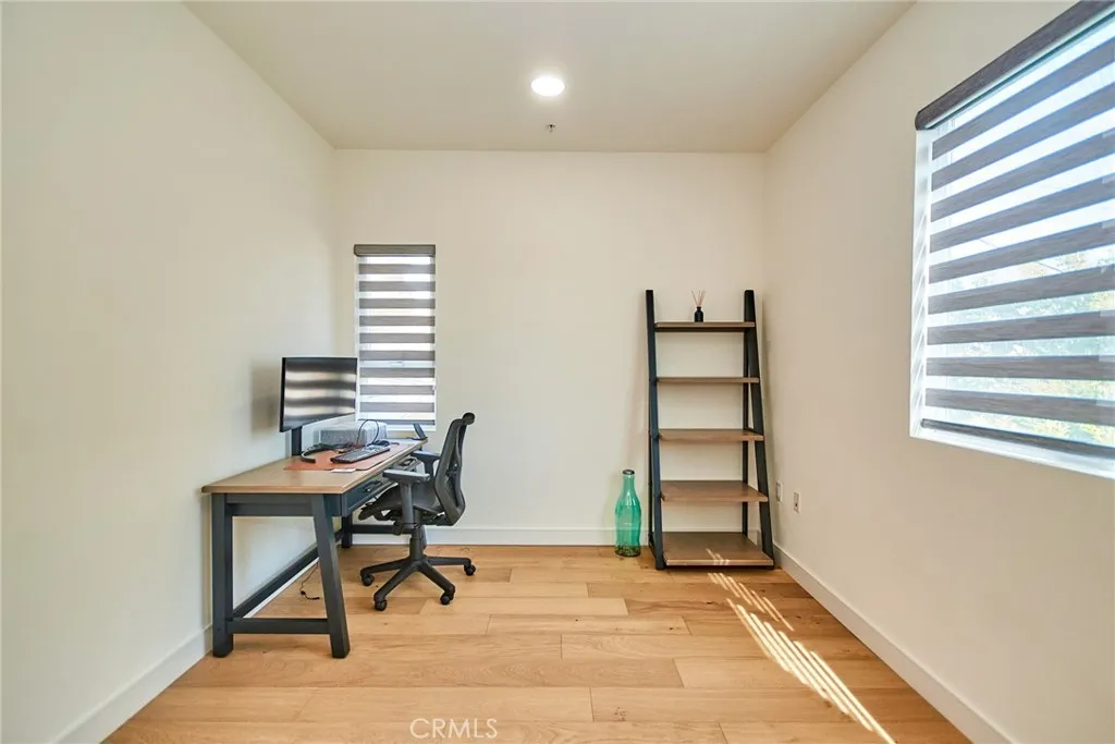 820 S Wilton Place 304, Los Angeles, California 90005 home-pic-35