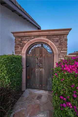 Side gate