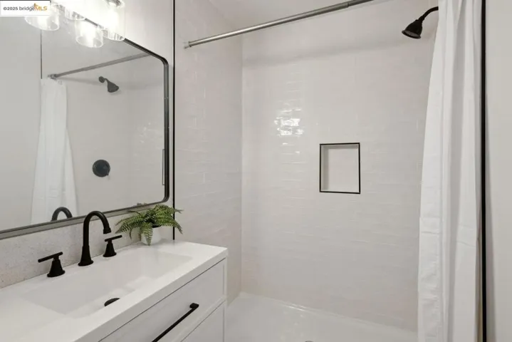 6419 Dallas Way, Sacramento, California 95823