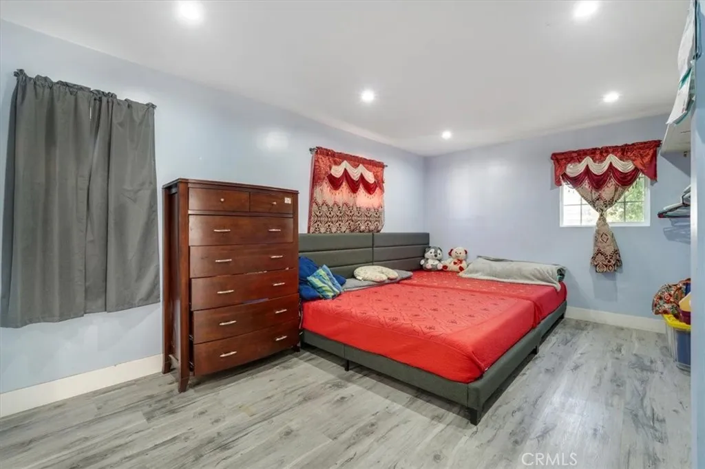 15330 Hart Street, Van Nuys, California 91406 home-pic-30