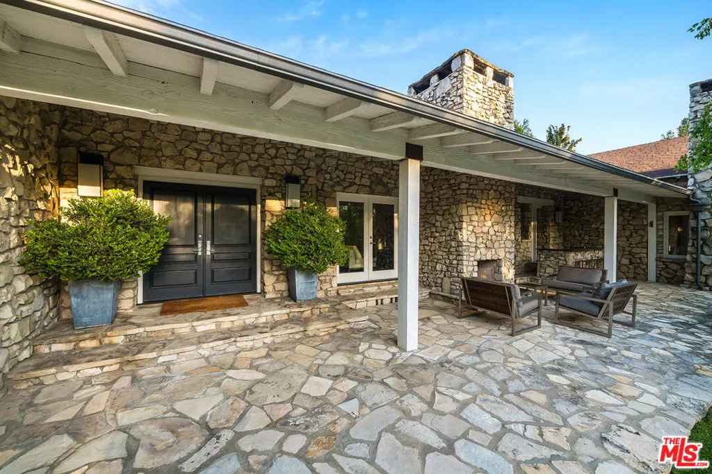 422 Parkwood Drive, Los Angeles, California 90077 home-pic-4