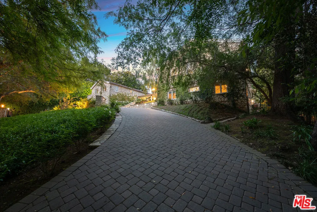 422 Parkwood Drive, Los Angeles, California 90077 home-pic-43