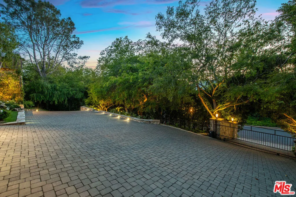 422 Parkwood Drive, Los Angeles, California 90077 home-pic-46