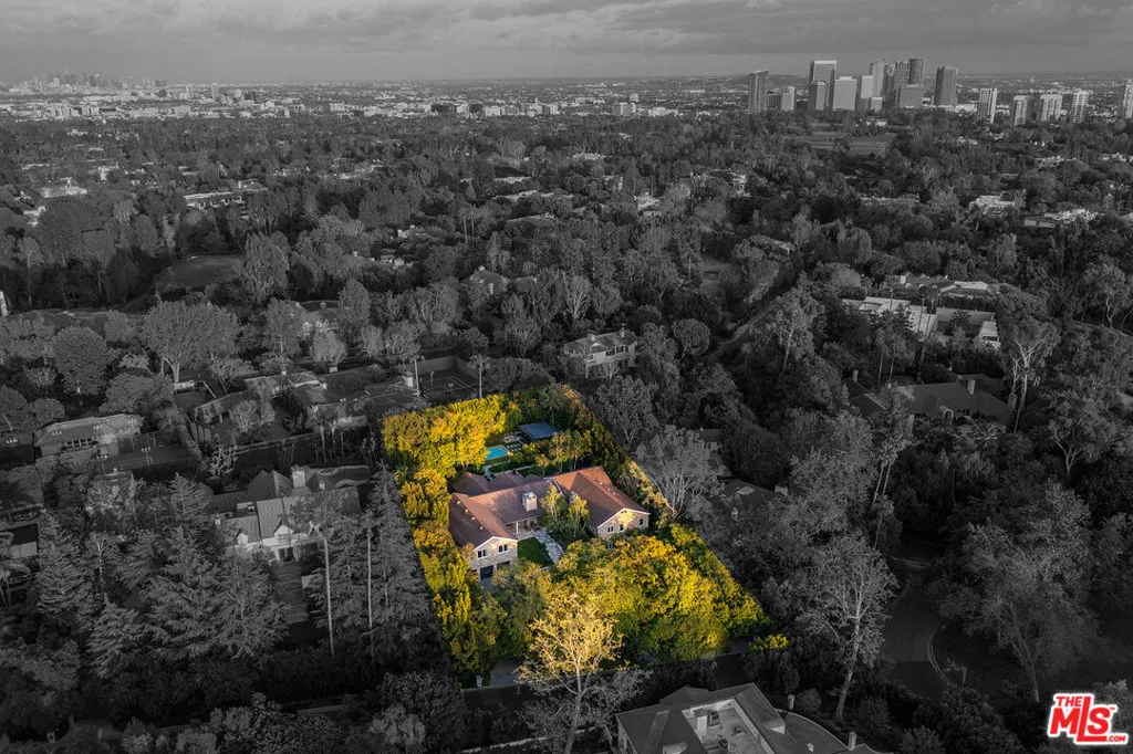 422 Parkwood Drive, Los Angeles, California 90077 home-pic-40