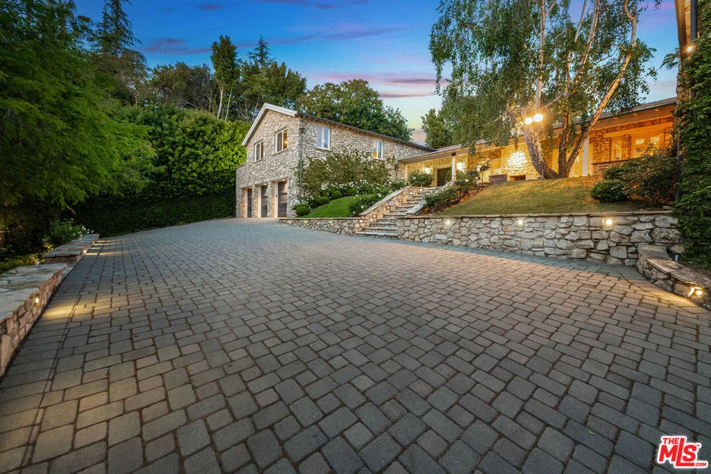422 Parkwood Drive, Los Angeles, California 90077 home-pic-44