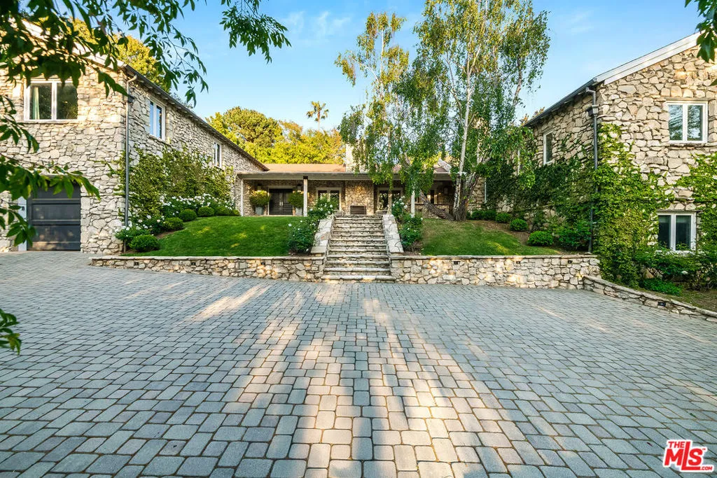 422 Parkwood Drive, Los Angeles, California 90077 home-pic-2
