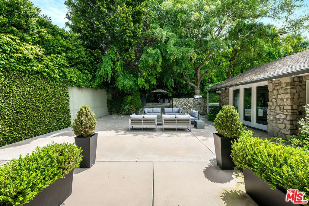 422 Parkwood Drive, Los Angeles, California 90077 home-pic-34