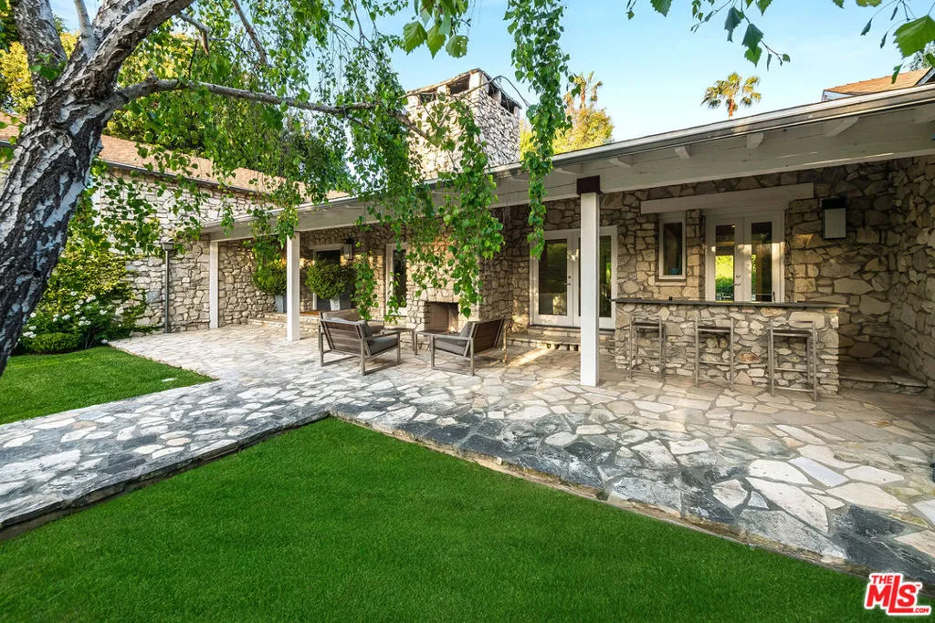 422 Parkwood Drive, Los Angeles, California 90077 home-pic-3