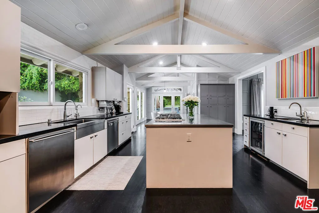 422 Parkwood Drive, Los Angeles, California 90077 home-pic-11