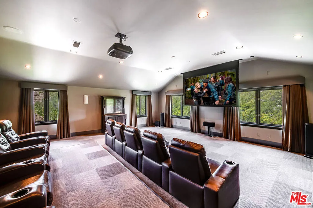 422 Parkwood Drive, Los Angeles, California 90077 home-pic-18