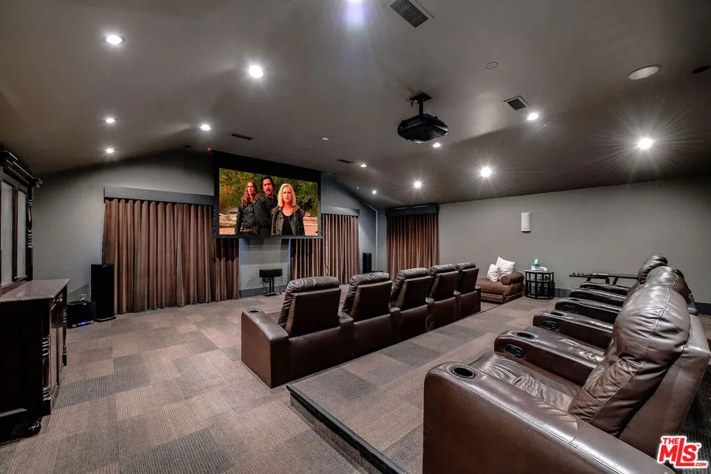 422 Parkwood Drive, Los Angeles, California 90077 home-pic-17
